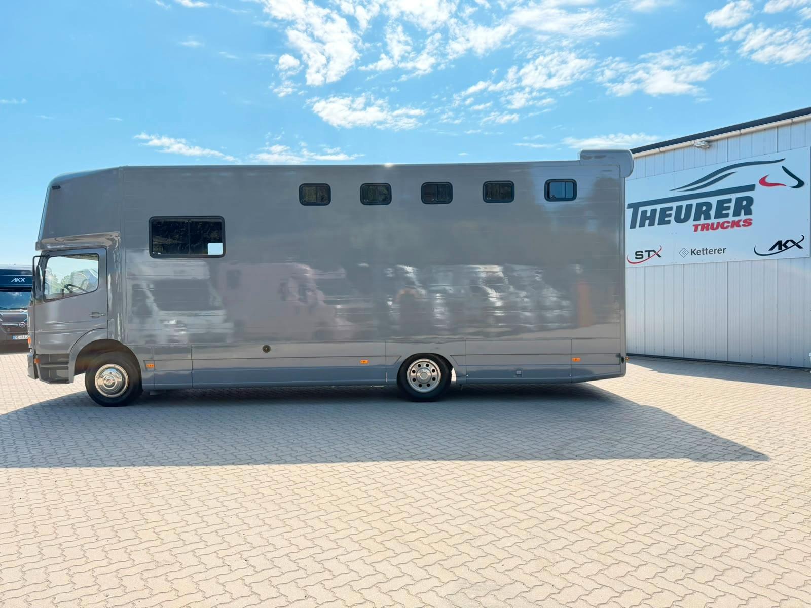 Mercedes-Benz ATEGO 1218  5  Pferde  Wohnung Dusche