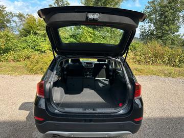 2014 BMW IX1 — миниатюра 12