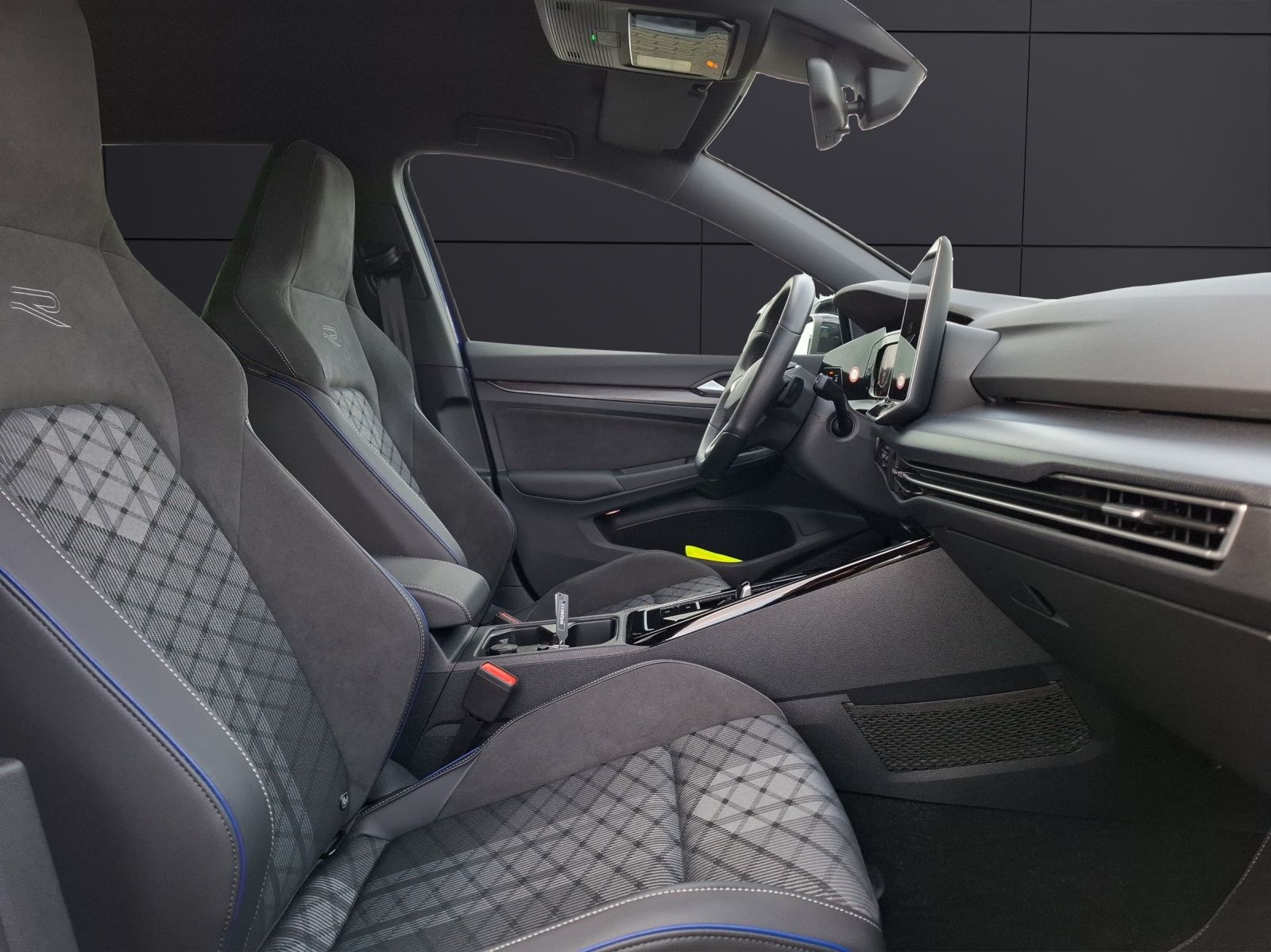 Fahrzeugabbildung Volkswagen Golf VIII Variant TDI R-Line DSG Standhzg LED-pl