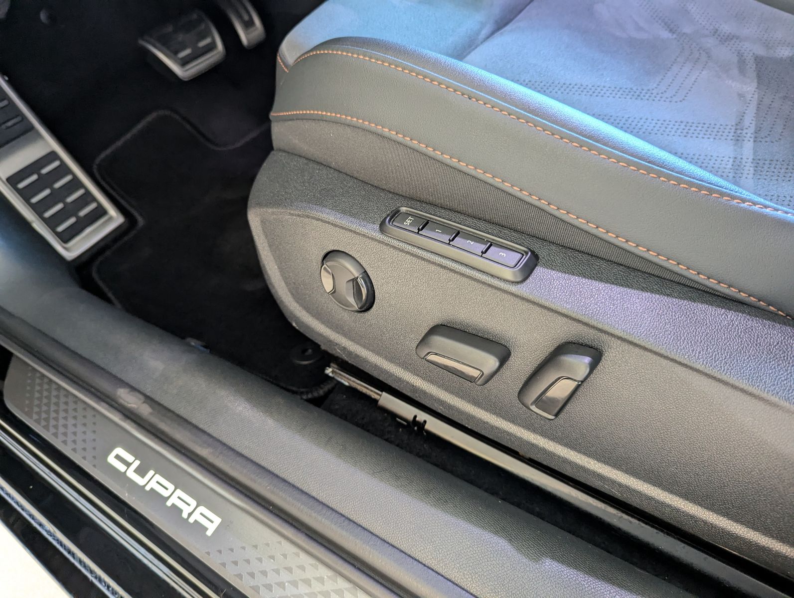 Fahrzeugabbildung CUPRA Leon 2.0 DSG Dynamic/Edge-Paket Navi AHK 5J-Gara