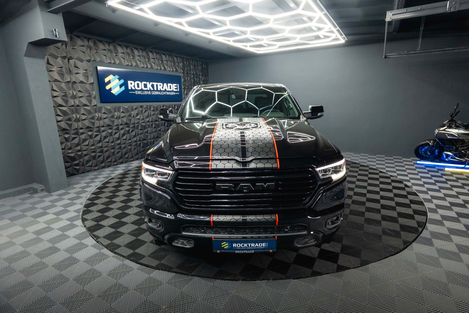Fahrzeugabbildung Dodge RAM 5.7 V8 HEMI 4x4 BLACK Limited Longbed 19%