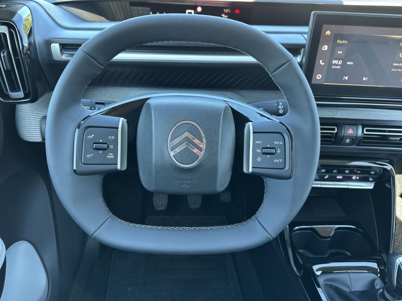 Fahrzeugabbildung Citroën C3 Aircross Turbo 100 PLUS - mit KI generiert/bearbeitet