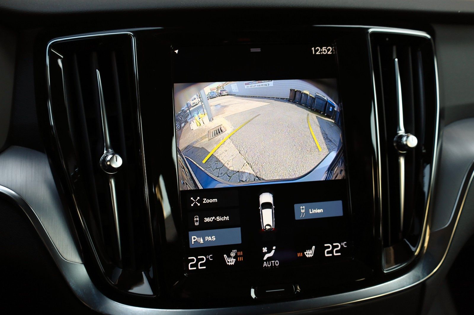 Fahrzeugabbildung Volvo V60 Kombi Momentum Pro Navi,LED,SH,360°,AppleCar