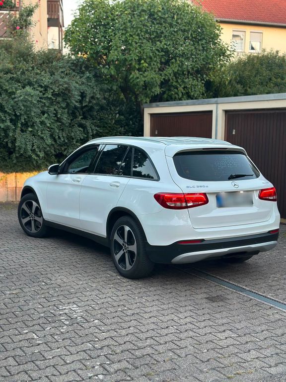 Image of Mercedes-Benz GLC 250