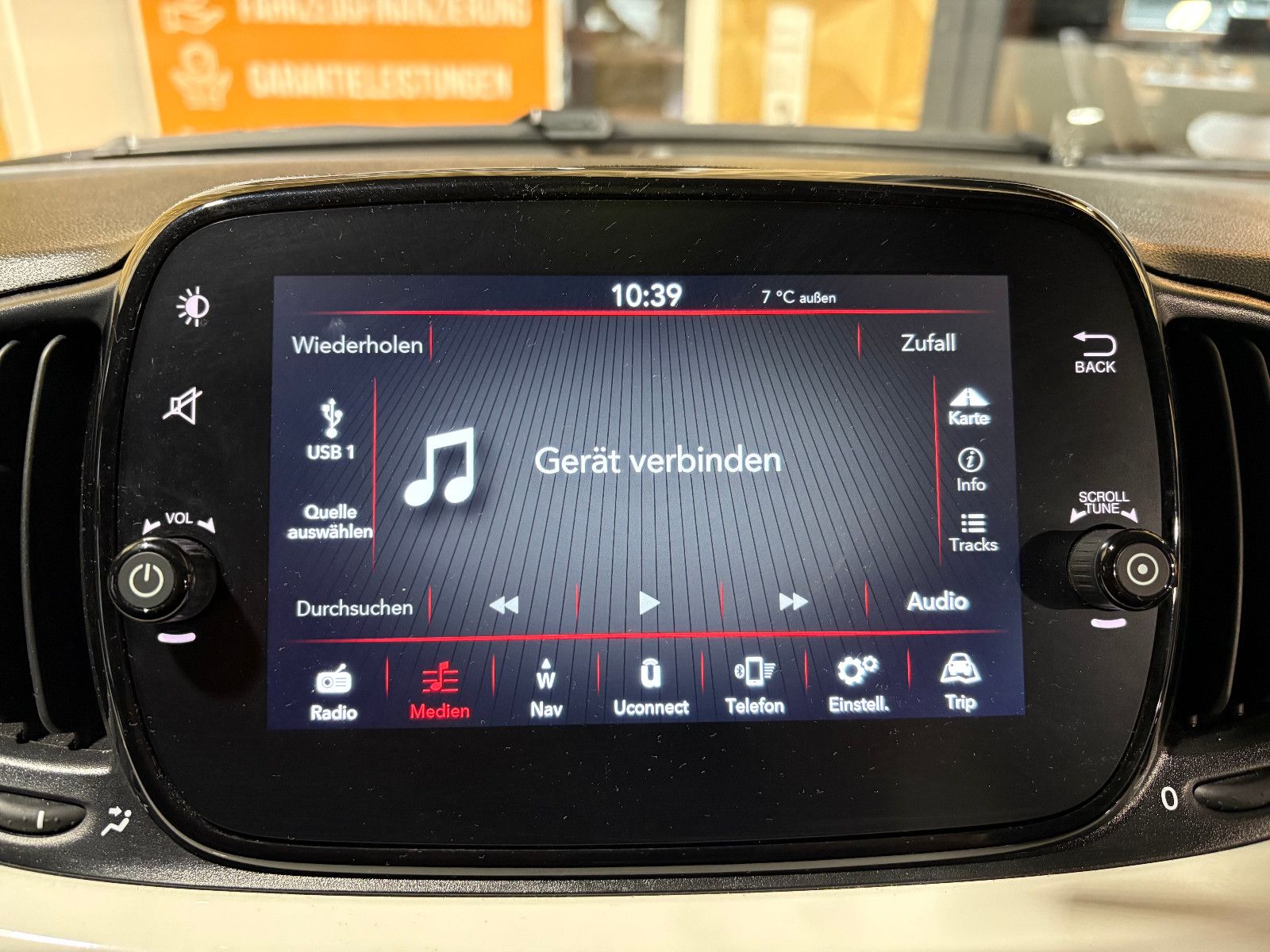 Fahrzeugabbildung Fiat 500 Dolcevita/PANO/PDC/KLIMA/DAB/TEMPOMAT/BLUETO