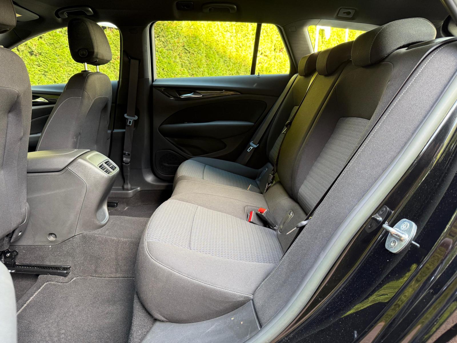 Opel Insignia 2.0 CDTI Business AHK+LED+NAV+SHZ+CARPL