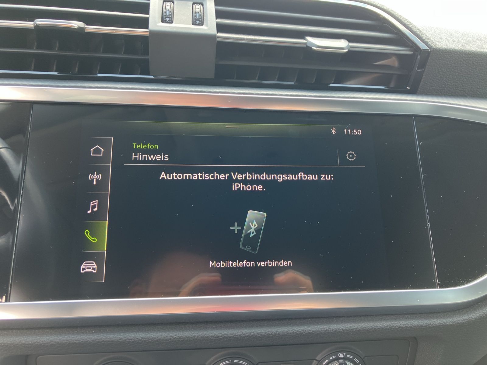 Fahrzeugabbildung Audi Q3 40 TFSI quattro S-tronic LED 18" AVC SHZ