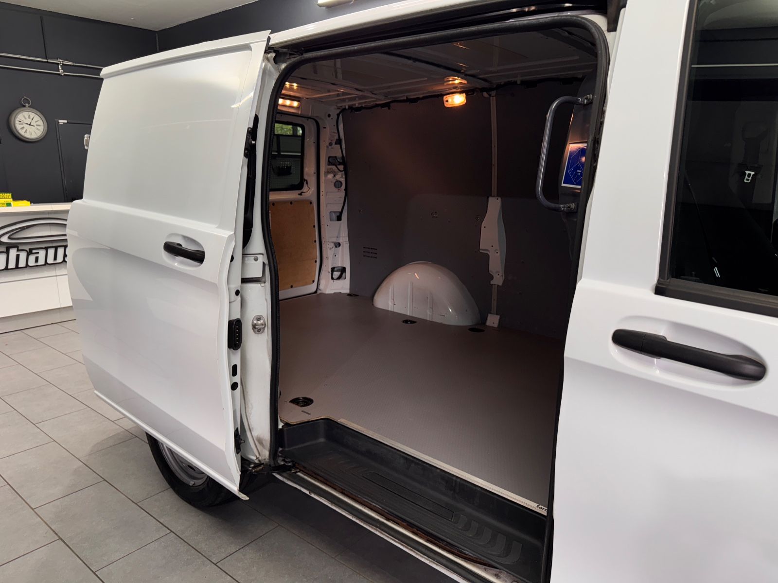 Fahrzeugabbildung Mercedes-Benz Vito Kasten 119 CDI/BT lang|AUTOMATIK|NAVI|AHK