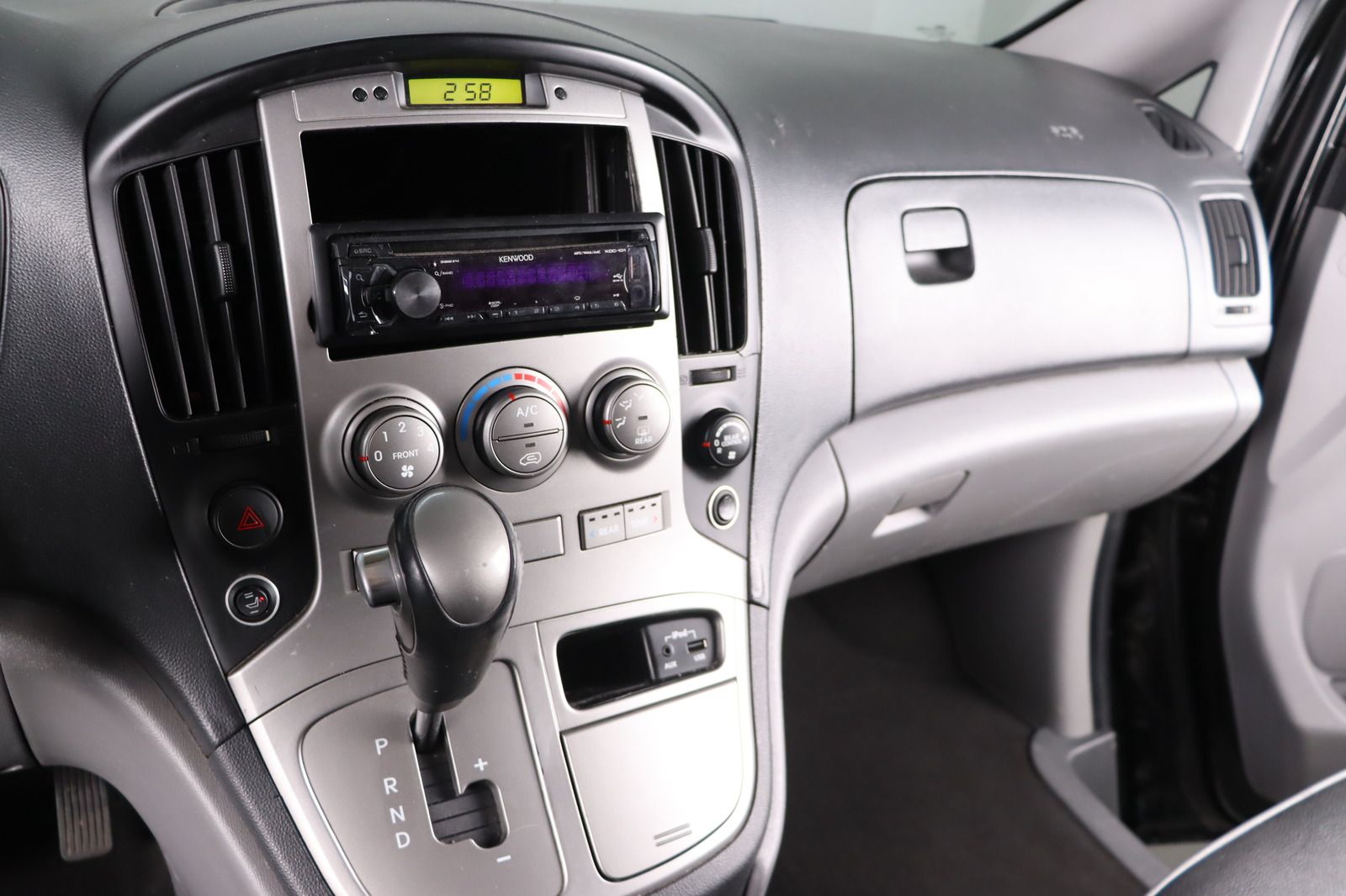 Fahrzeugabbildung Hyundai H-1 * Standhzg. * Leder 8 Sitze * Travel