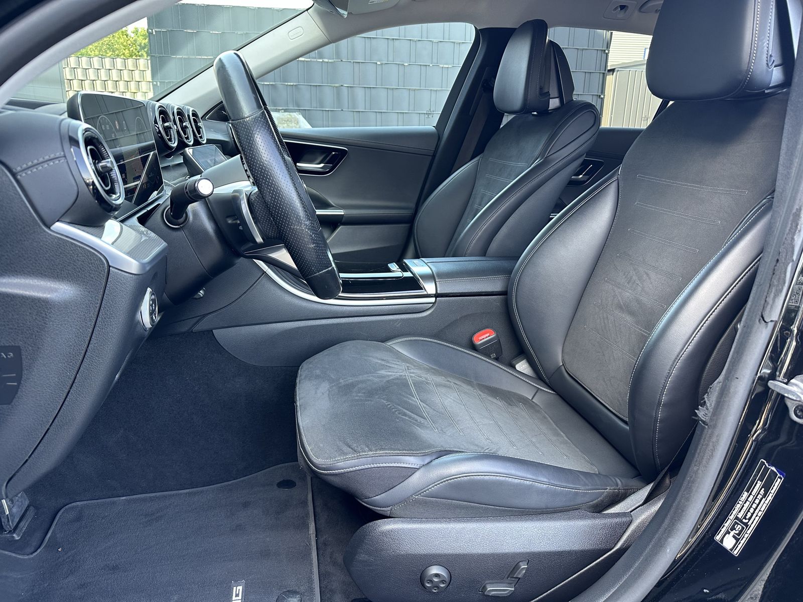 Fahrzeugabbildung Mercedes-Benz C 300d T AMG-Line NAV+LED+AHK+HUD+BURMESTER+KAM