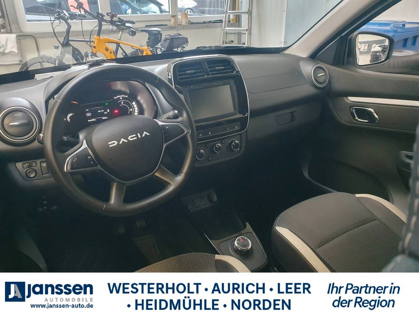 Fahrzeugabbildung Dacia Spring Essential CCS- Anschluss