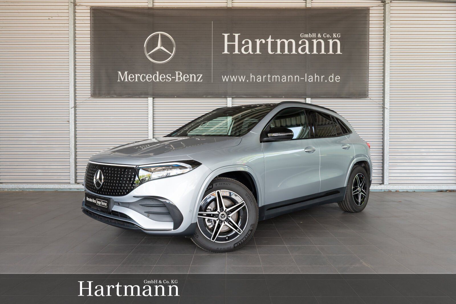 MERCEDES-BENZ EQA 300 4MATIC AMG Night Advanced Panorama AHK