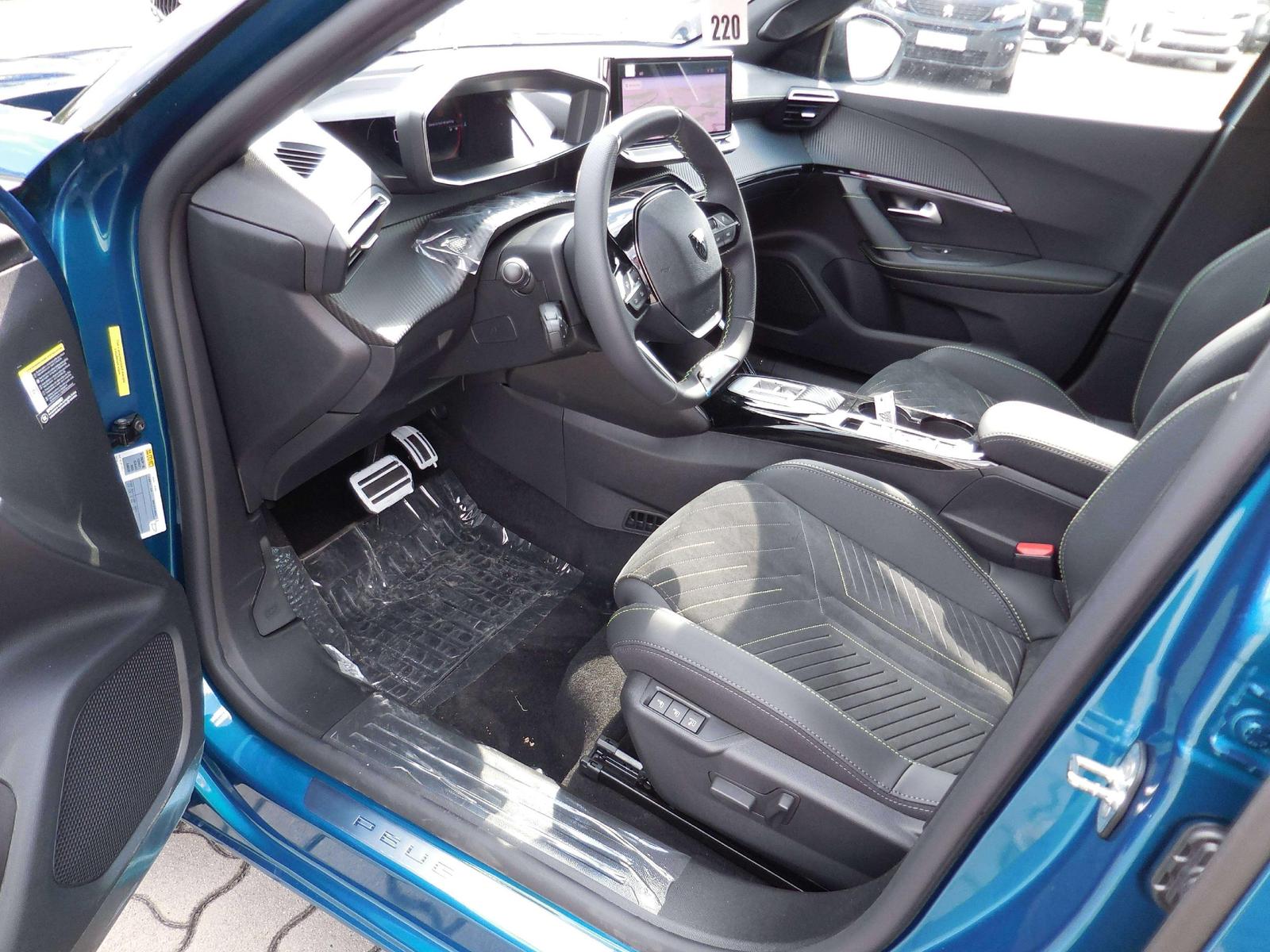 Peugeot 2008 GT Hybrid 145 e-DSC6*NAVI-Sitzheizung-360  