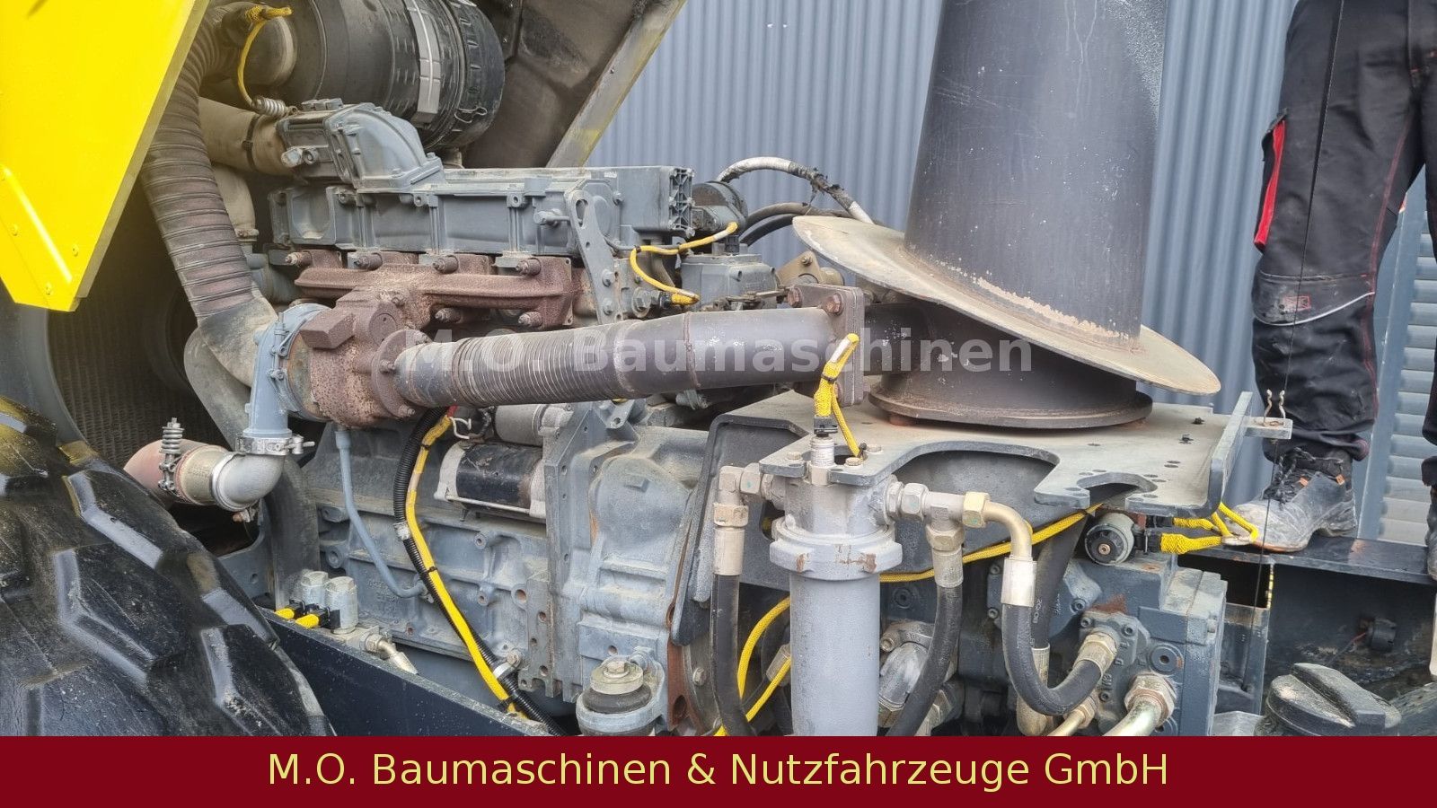 Fahrzeugabbildung BOMAG BW 213 D-4 Walzenzug
