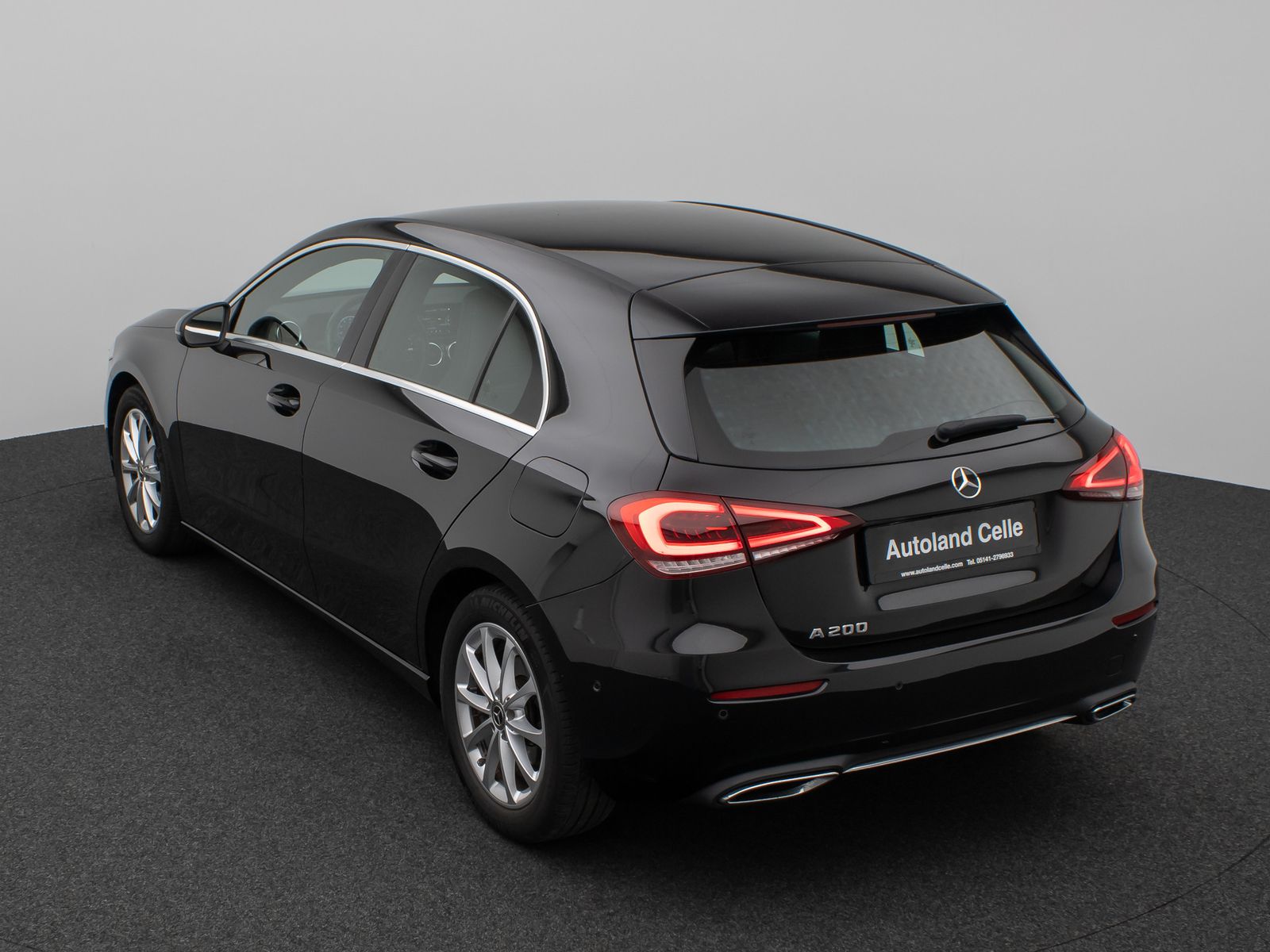 Fahrzeugabbildung Mercedes-Benz A 200 Navi PDC LED Sitzhzg Tempomat Sport 8fach