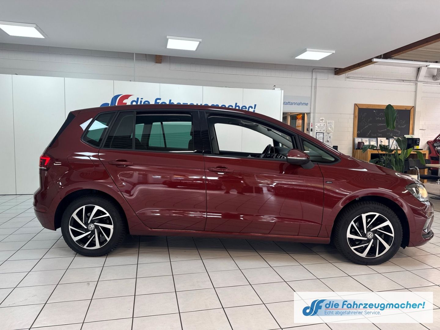 Fahrzeugabbildung Volkswagen Golf Sportsvan VII Join Navi Dyn. Kurvenlicht AC