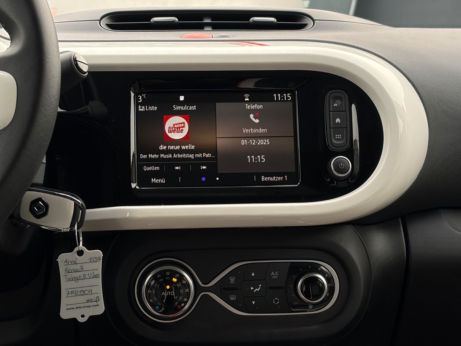 Fahrzeugabbildung Renault Twingo Vibes Electric Tempomat Carplay CAM SHZ