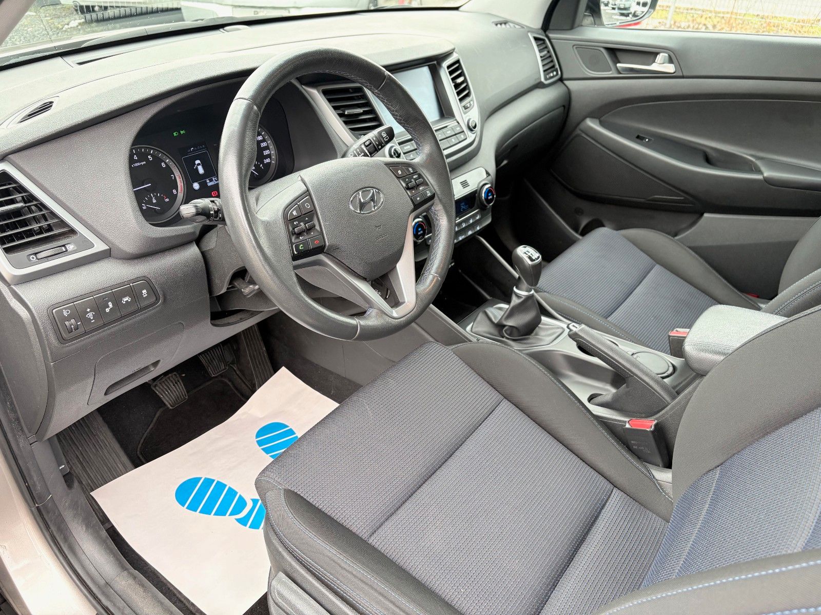 Fahrzeugabbildung Hyundai Tucson 1.6 blue 2WD Navi AHK SHZ Kamera LED 2.HD