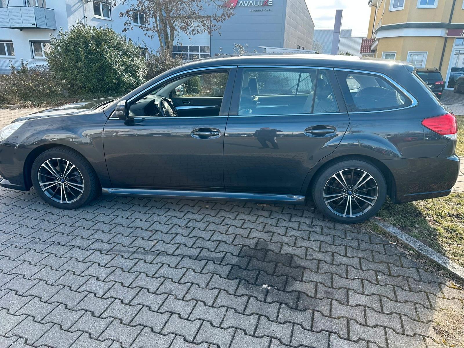 Subaru Legacy Kombi/ Outback Comfort*Leder*Xenon*8 Fach