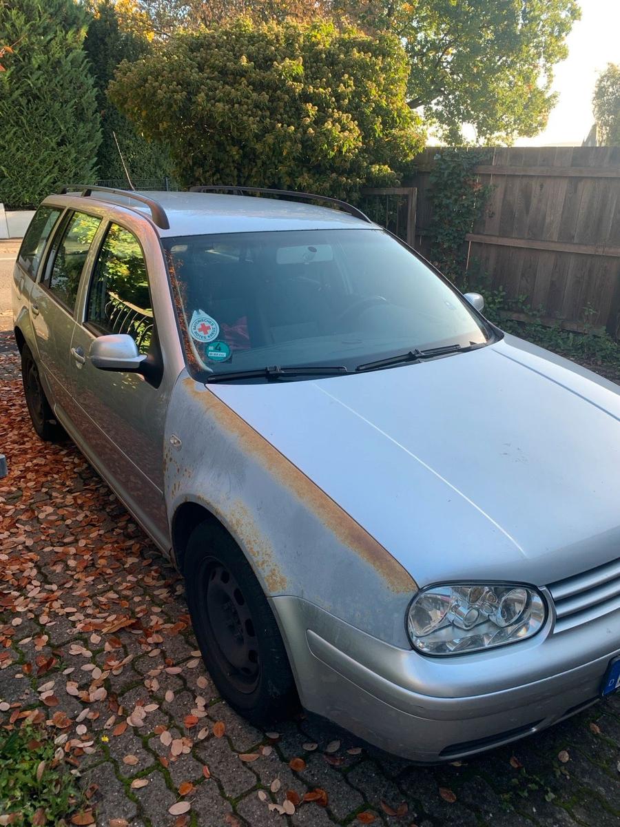 Volkswagen Golf 2004 — rear view