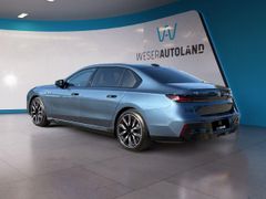 Fahrzeugabbildung BMW i7 xDrive M70 THEATRE EXECUTIVE LOUNGE B&W SKY