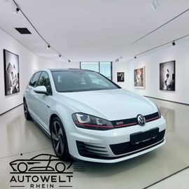 Volkswagen Golf - 1