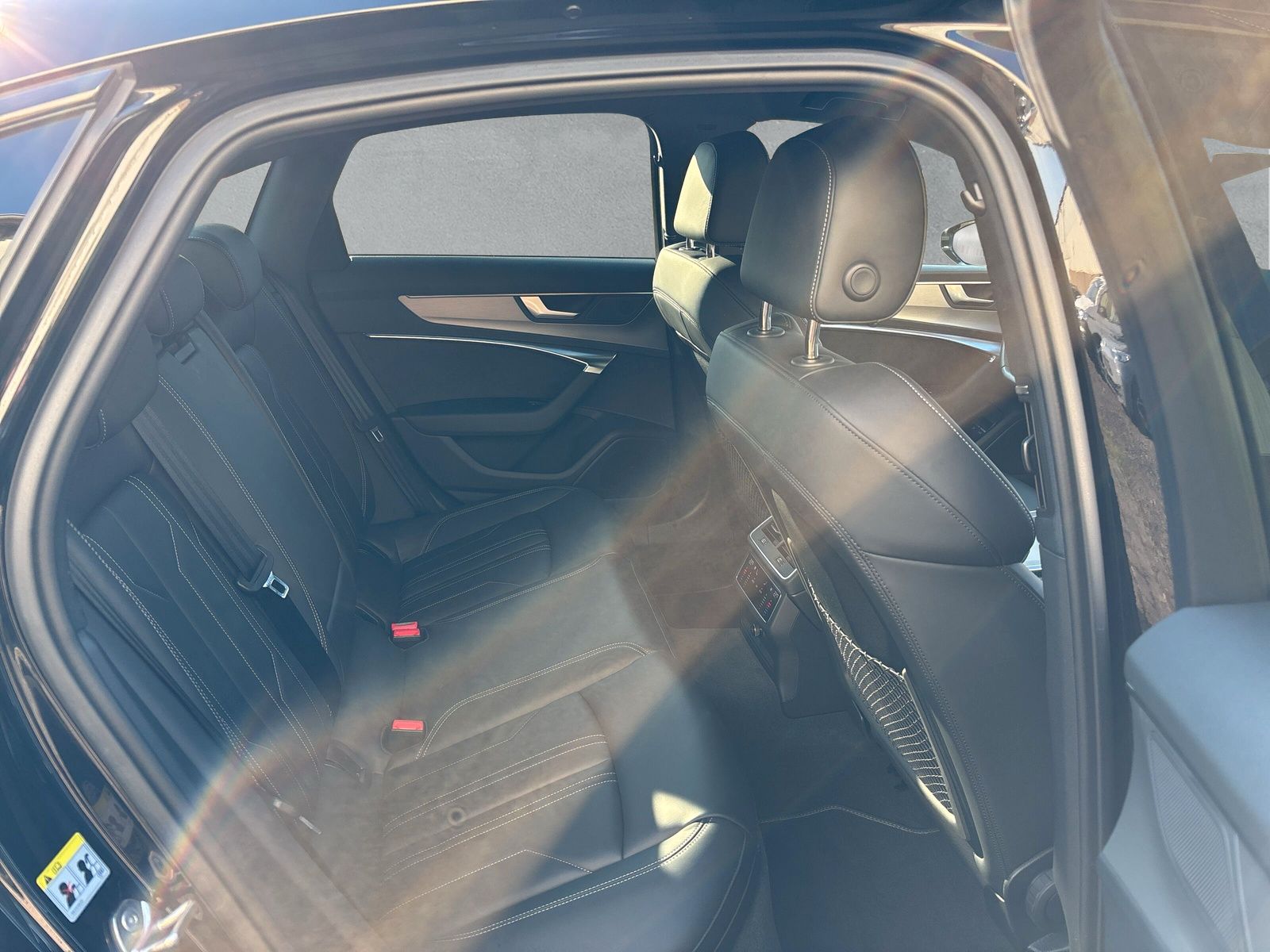 Fahrzeugabbildung Audi A6 Limo 50 TFSIe quattro S-Line AHK Ambiente