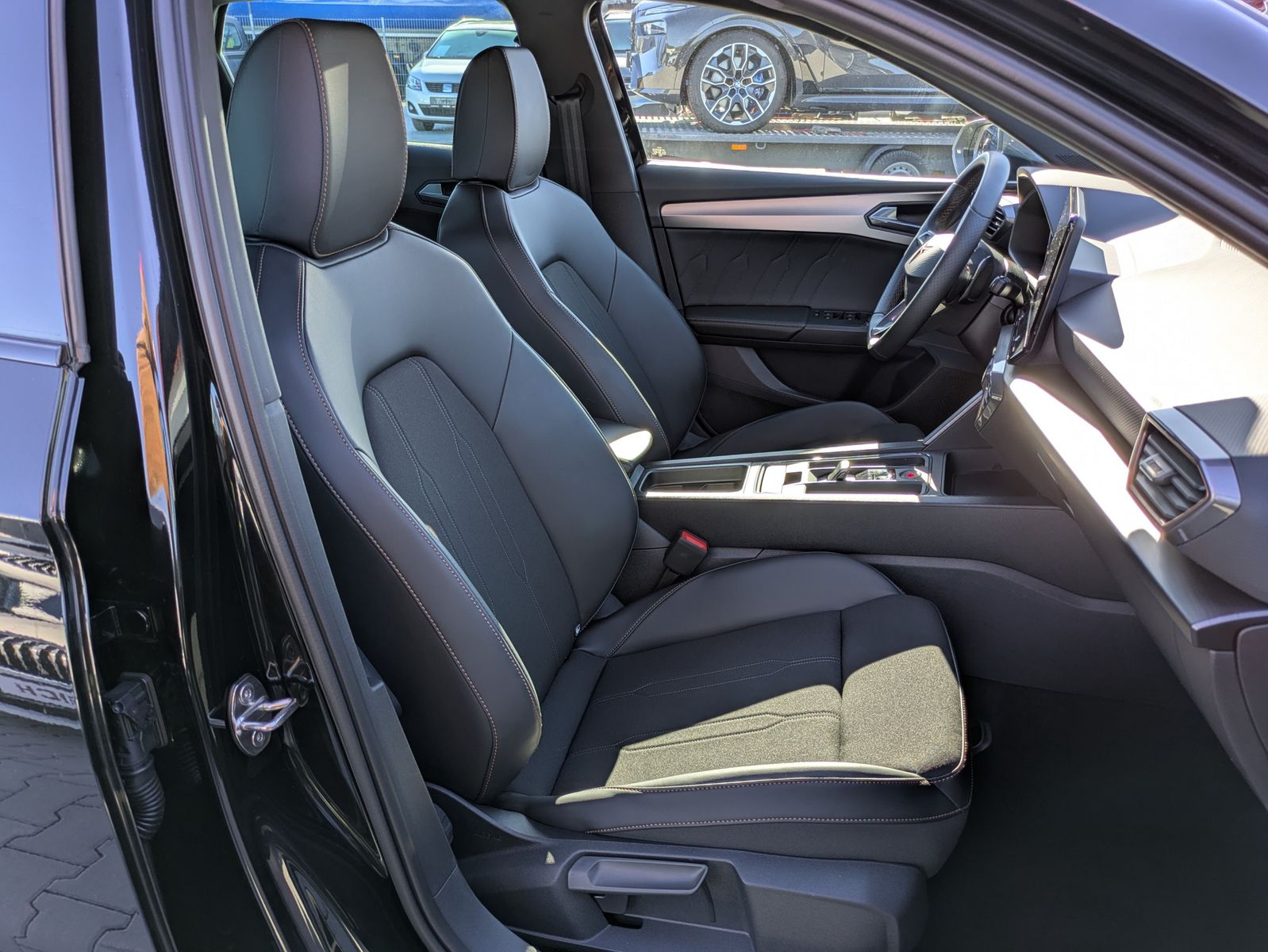 Fahrzeugabbildung CUPRA Leon 1.5 eTSI DSG MATRIX-LED*ACC*APP*KAMERA*18"