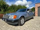 Mercedes-Benz 220 - Mercedes-Benz 220 aus 1992