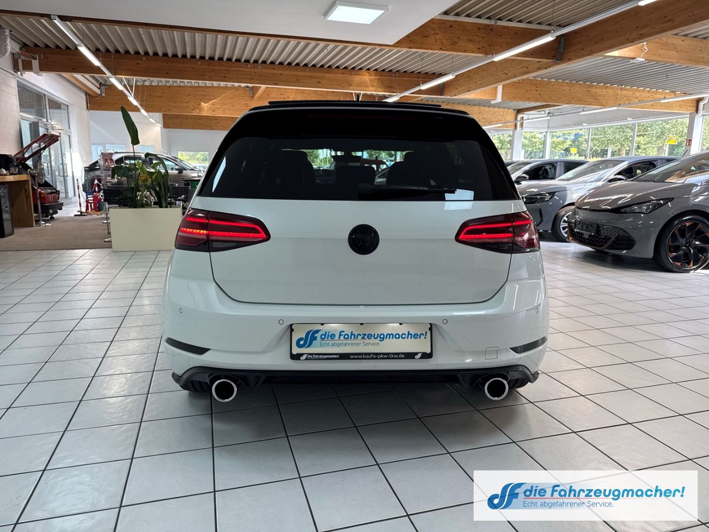 Fahrzeugabbildung Volkswagen Golf VII GTI DSG TOP-Panodach Navi VOLL-LED ACC