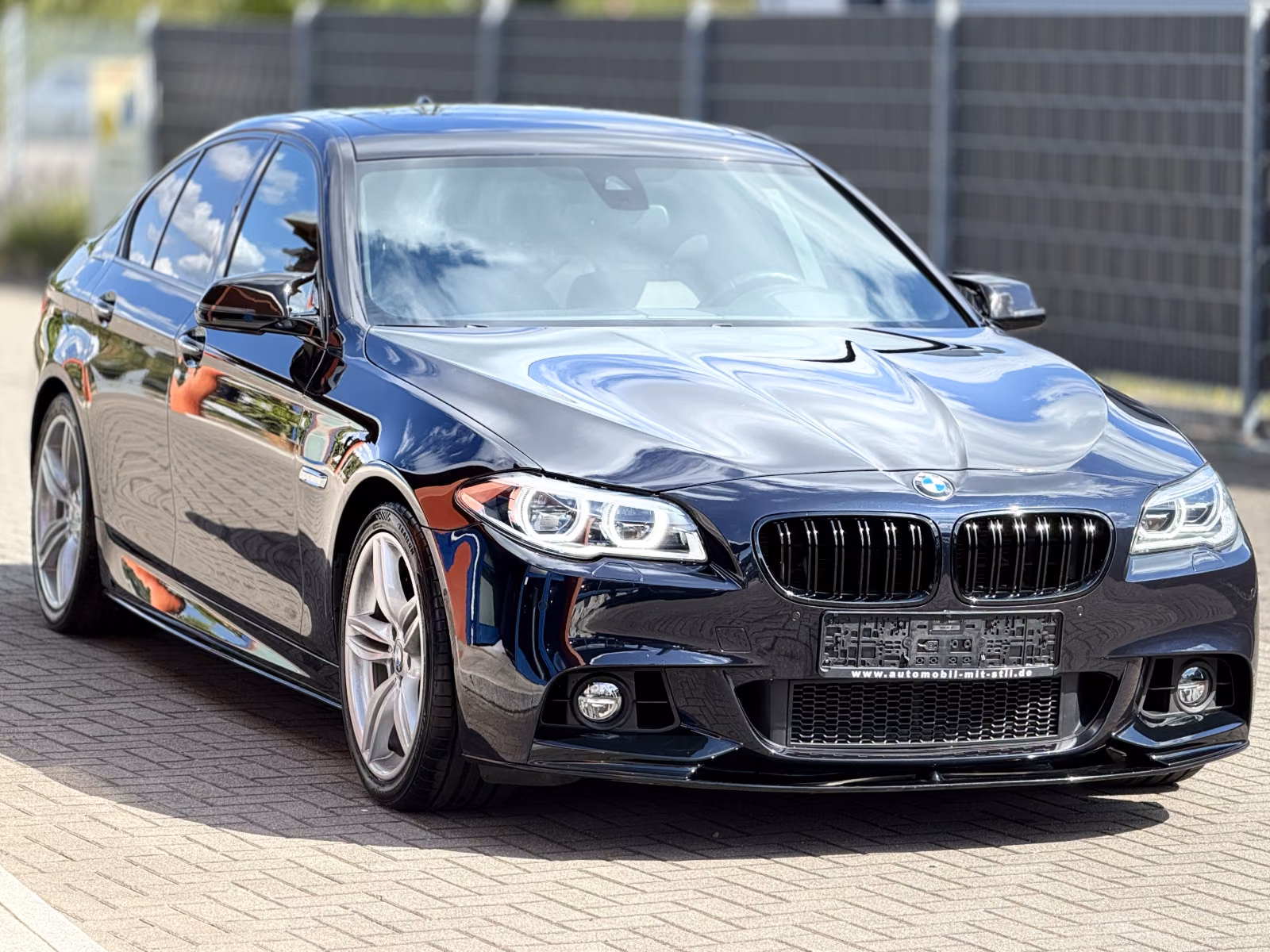 BMW 550i LCI M Sport | 449 ch | BVA | Affichage tête haute | Soft Close | Caméras 360 | Harman Kardon