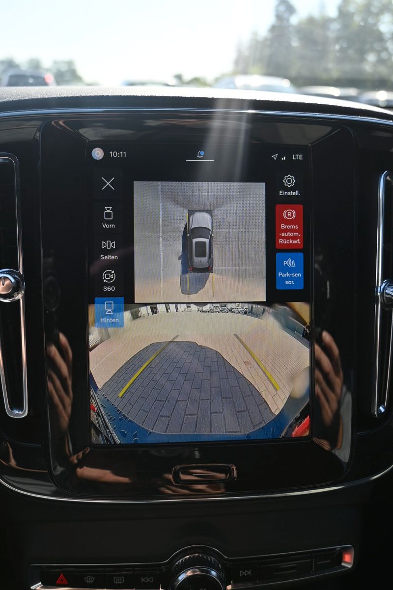Fahrzeugabbildung Volvo XC40 B3 Benzin Core 2WD*LHZG*360°