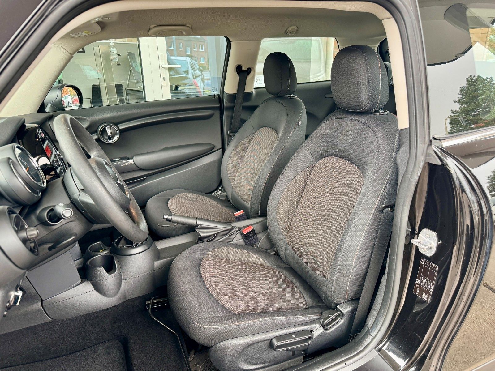 Fahrzeugabbildung MINI ONE Klima/Alufelgen/Bluetooth/1.Hand