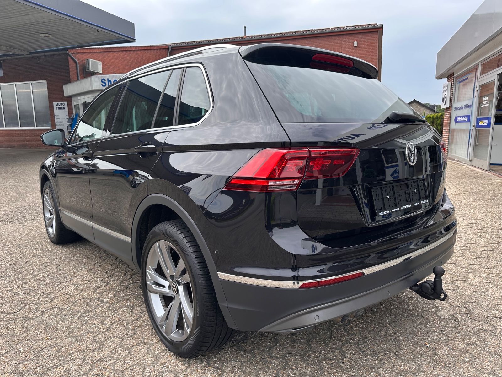 Fahrzeugabbildung Volkswagen Tiguan 2.0 TDI 4M Highline Pano/AHK/ACC/Navi/LED