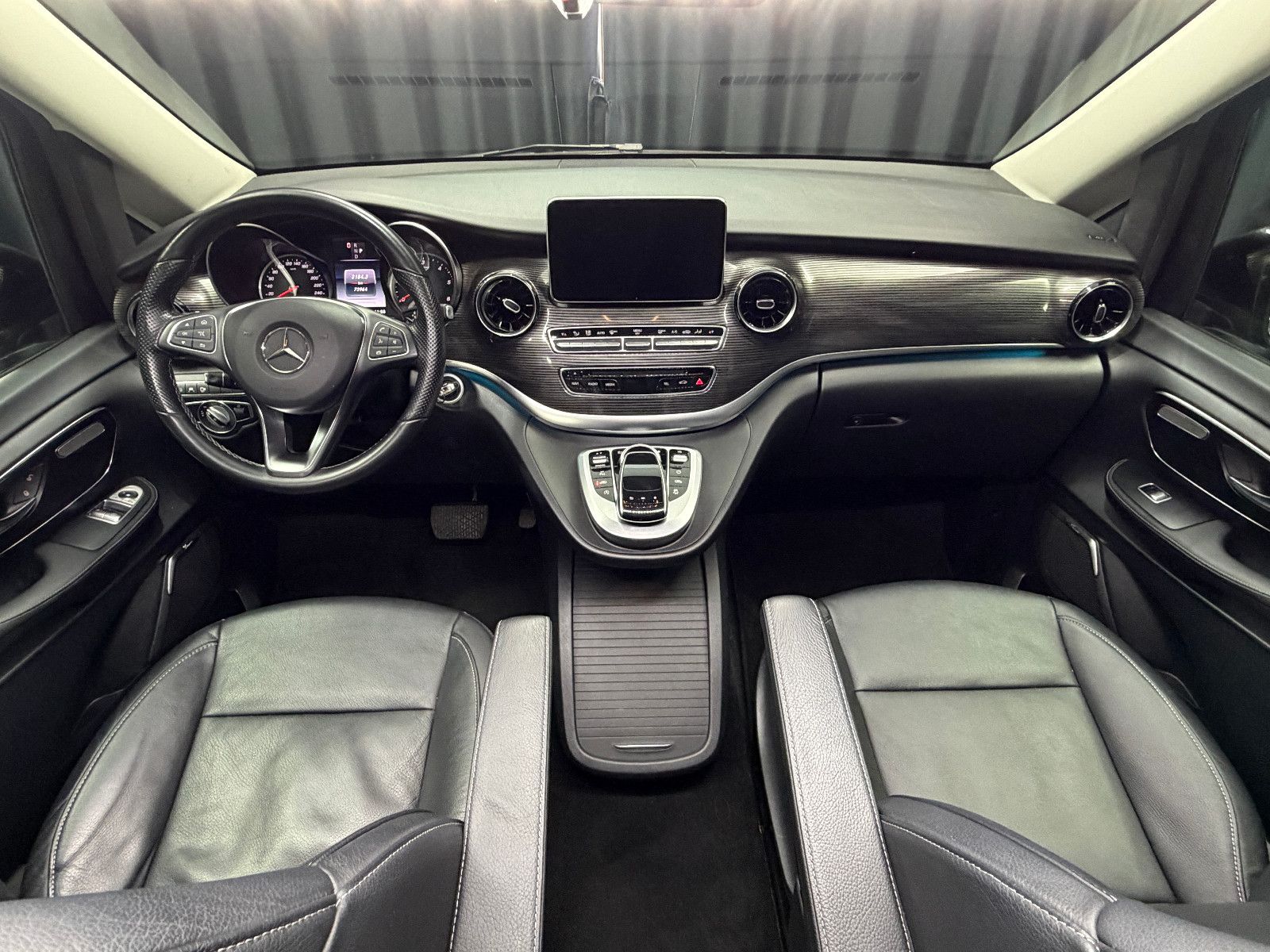 Fahrzeugabbildung Mercedes-Benz V300 d AVANTGARDE EDITION 4MATIC lang|BURMESTER|