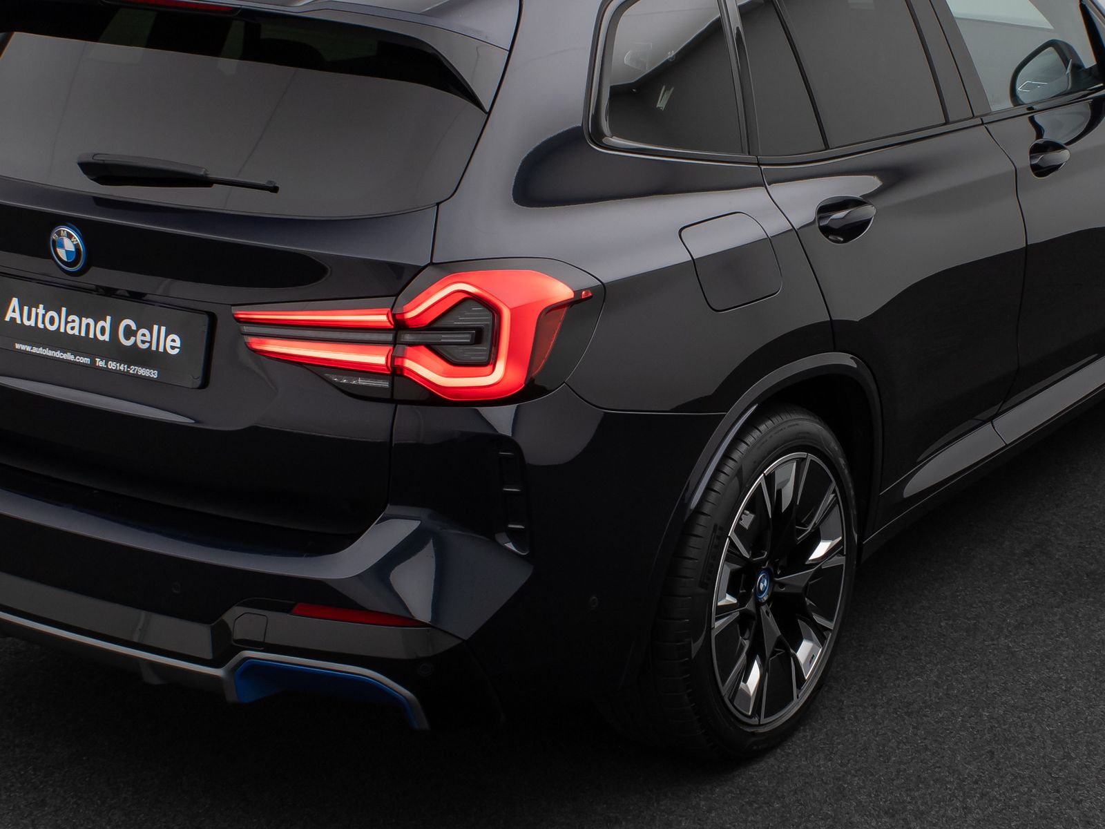 Fahrzeugabbildung BMW iX3 Impressive M Sport Panoram Laser 360°HUD H/K