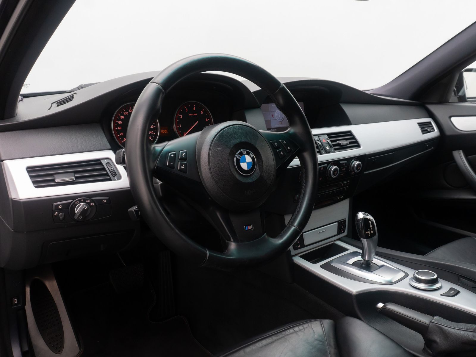 Fahrzeugabbildung BMW 530i M Sport Xenon NaviPro AHK HiFi Memory Leder