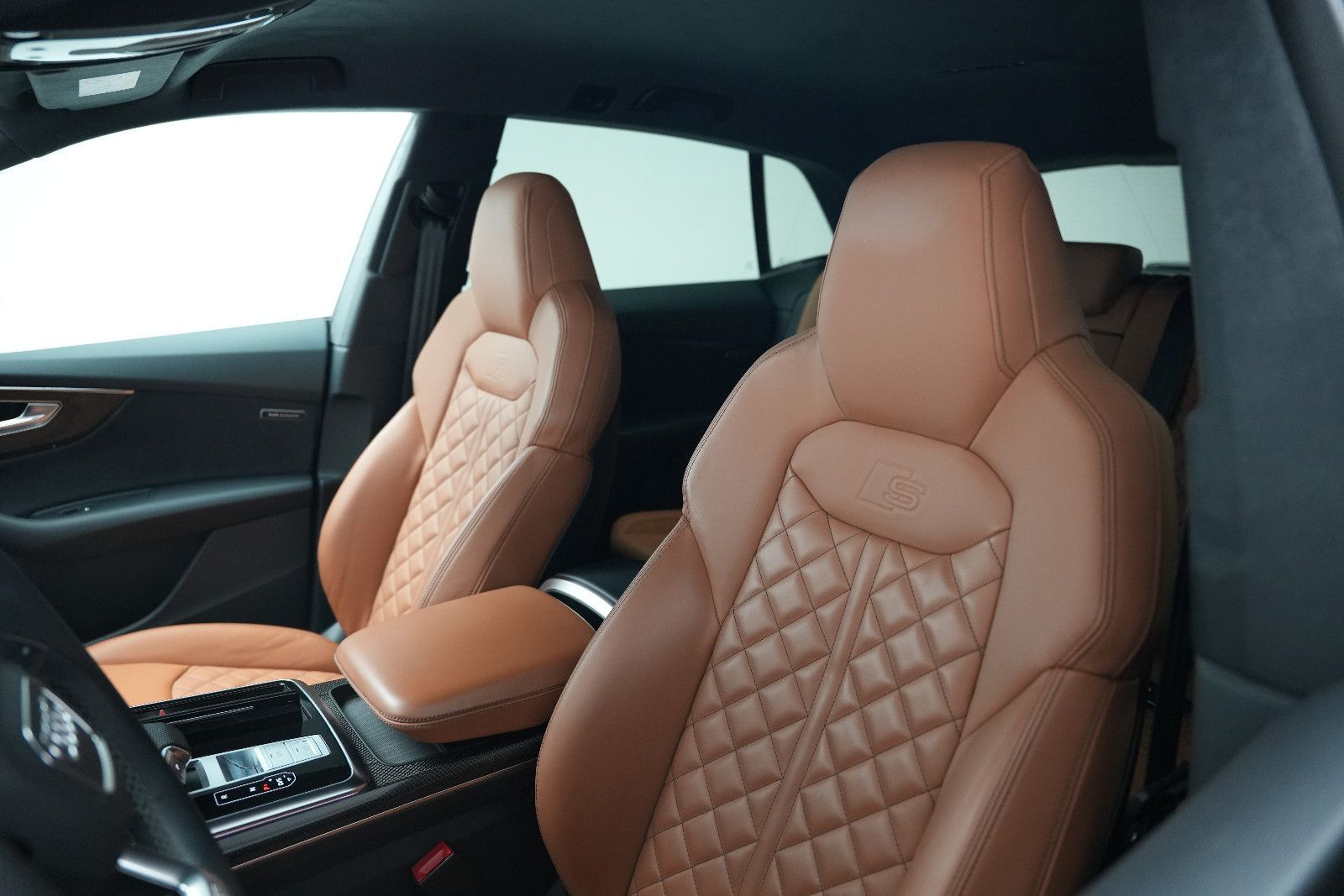 Fahrzeugabbildung Audi SQ8 4.0 TFSI quattro/EXCLUSIVE/ALCANTARA/BLACK