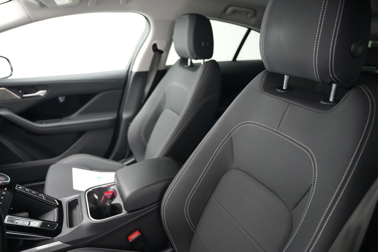 Fahrzeugabbildung Jaguar I-PACE 400 AWD/Black-Pack/CarPlay/MERIDIAN/89,6%