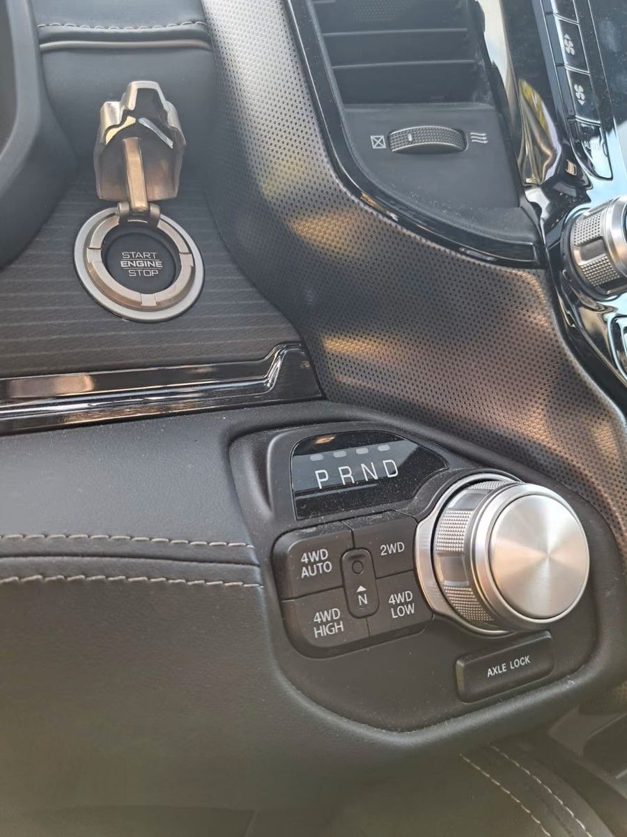 Fahrzeugabbildung Dodge RAM 1500 Limited Night *PANO*LPG*Klappe*Winch
