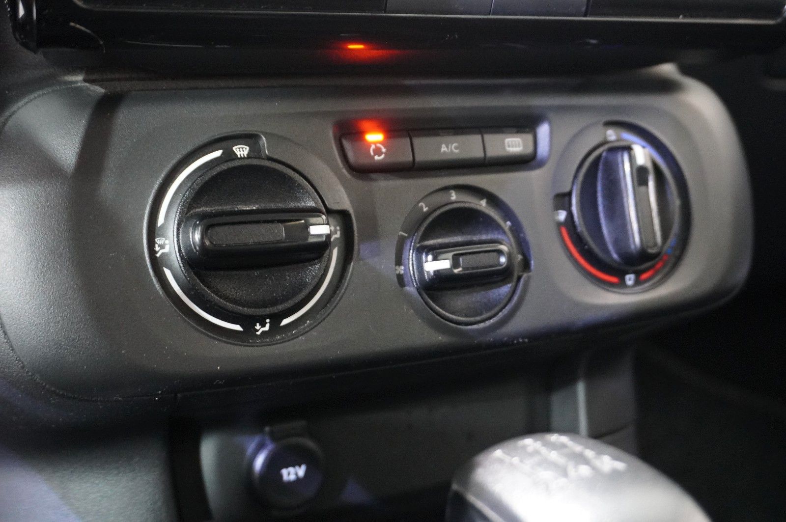 Fahrzeugabbildung Citroën C3 1.2 FEEL 5-TÜR LED/KLIMA/TEMP./USB/DAB+