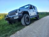 Jeep Wrangler 2.0 T-GDi Unlimited Sahara Automati... - silberne Jeep Wrangler