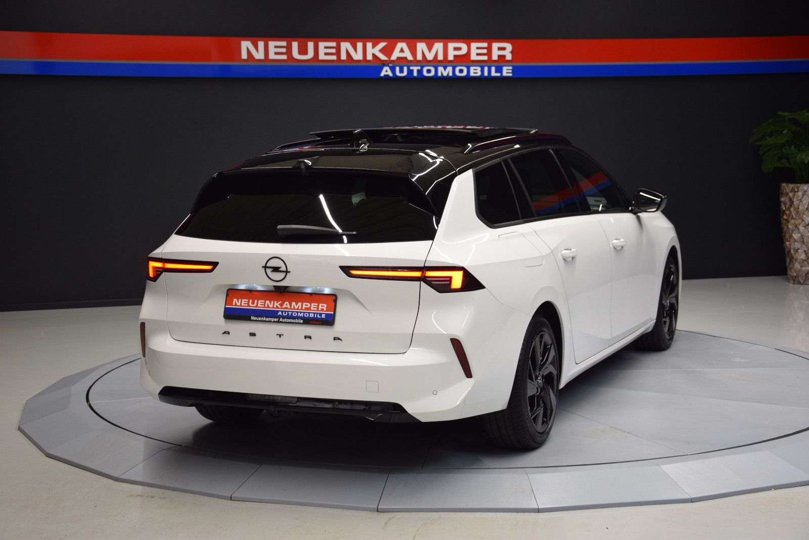 Fahrzeugabbildung Opel Astra L Sports Tourer GS 360° AHK Tempomat Pano