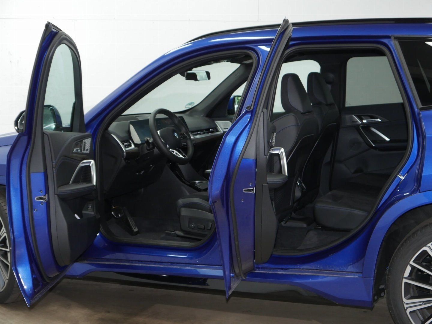 Fahrzeugabbildung BMW X1 sDrive20i | M-Sportpaket | Panorama-Glasdach