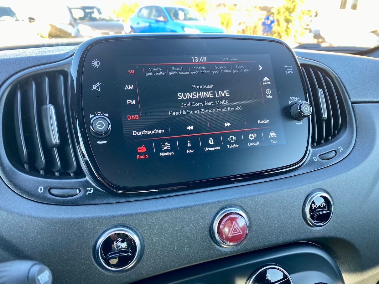 Fahrzeugabbildung Abarth 695 AAC NAVI BI-XENON BEATS MTA PAKET