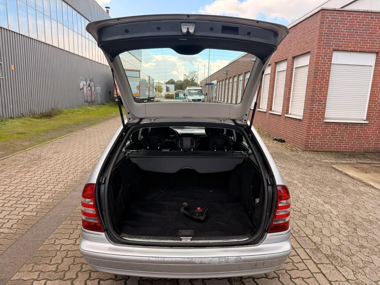 Mercedes-Benz C200 2006 — photo 37