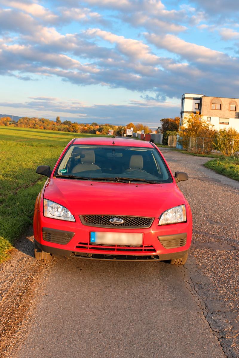 Ford Focus 2005 — engine 1.596 cm³, 101 HP (74kW)