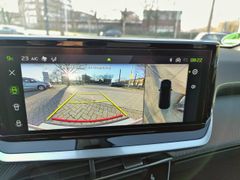 Fahrzeugabbildung Peugeot 2008 GT Pure Tec 130 EAT8, Schiebedach, Navi