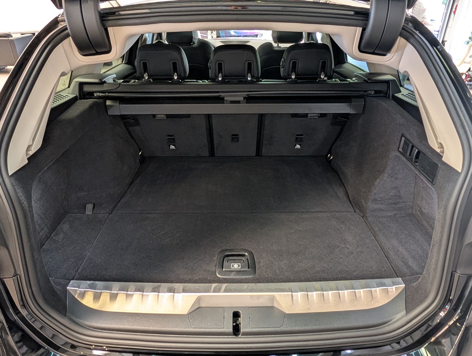 Fahrzeugabbildung BMW 320 e xDrive Sport Line Schadow Pano Laser Navi