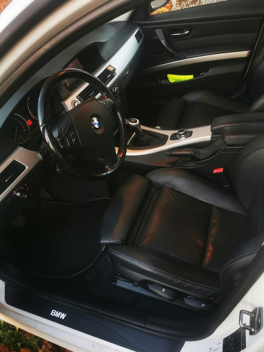 BMW 318 2011 — photo 10